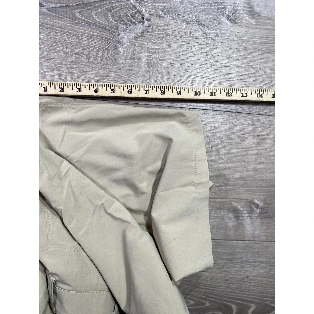 Under Armour Shorts Mens 40‎ Beige Cargo Performance Athletic Loose Fit